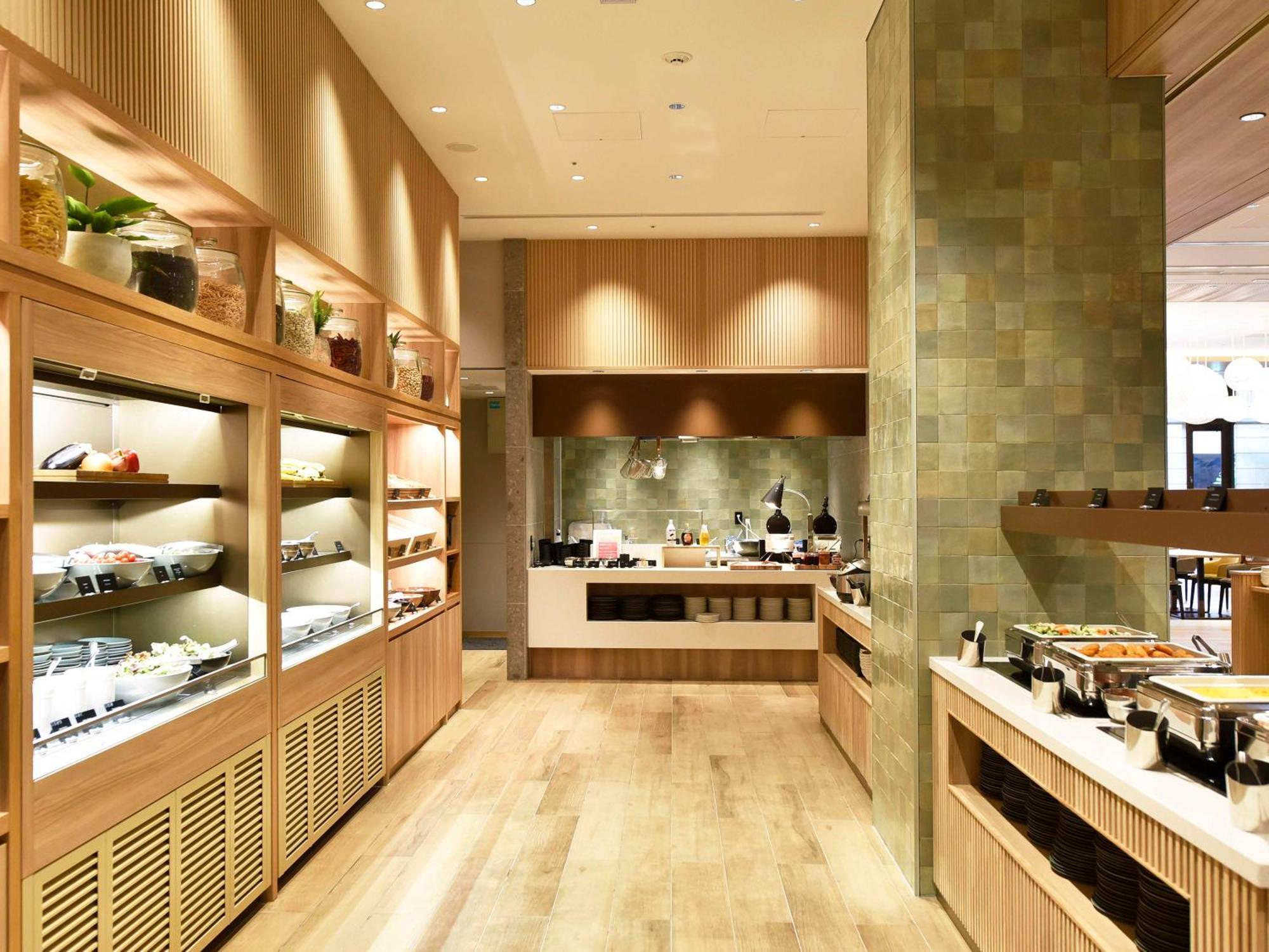 โรงแรม Hilton Garden Shijo Karasuma 4*