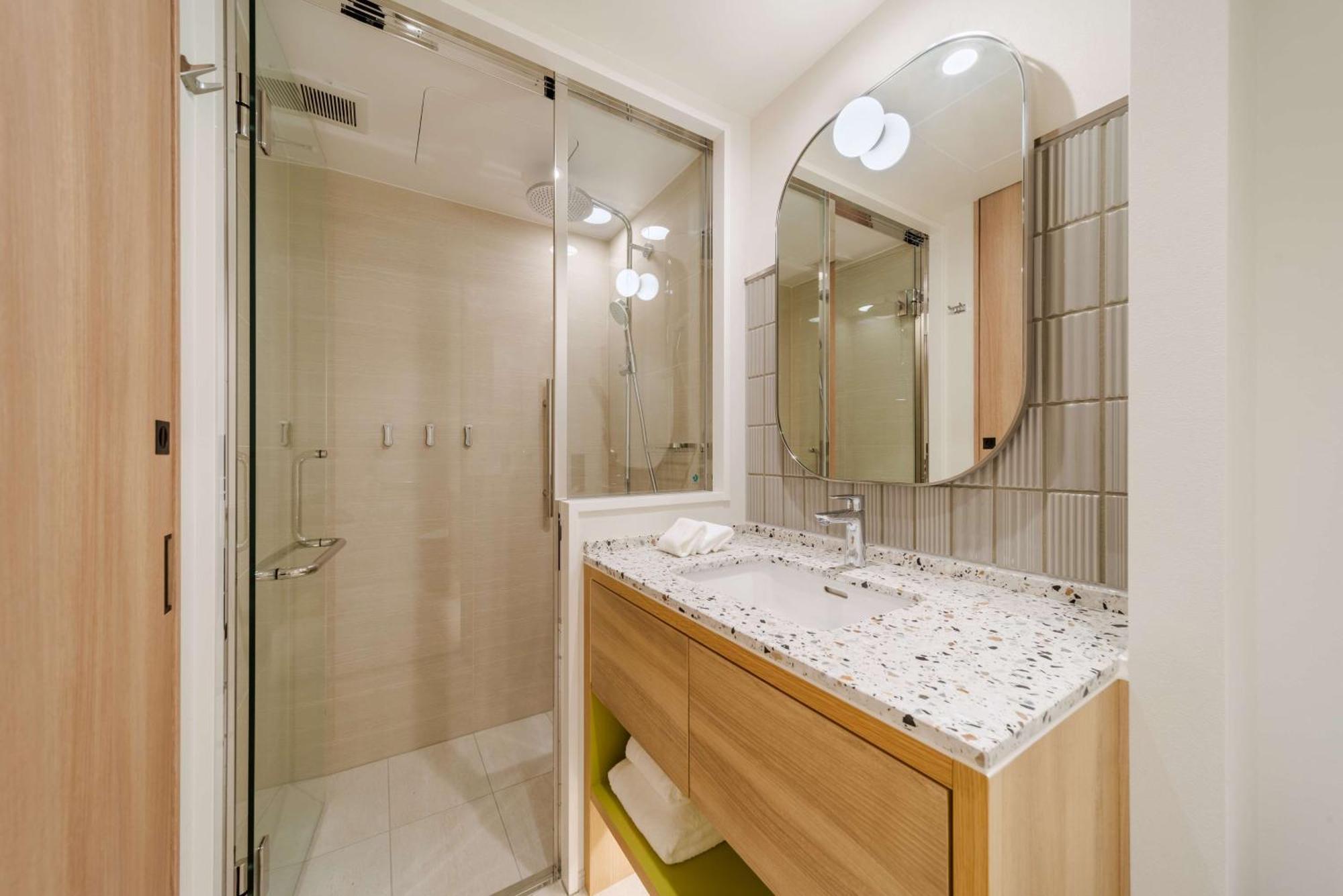 โรงแรม Hilton Garden Shijo Karasuma 4*